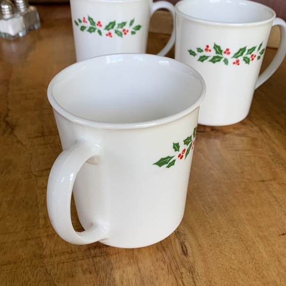 Corning USA Christmas Coffee Mugs Set of 4 - Picture 5 of 11